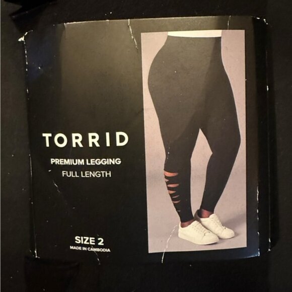 🆕 NWT Women’s torrid 2 Premium Black Slash Legging with Side Destruction 18 20 - Picture 3 of 7